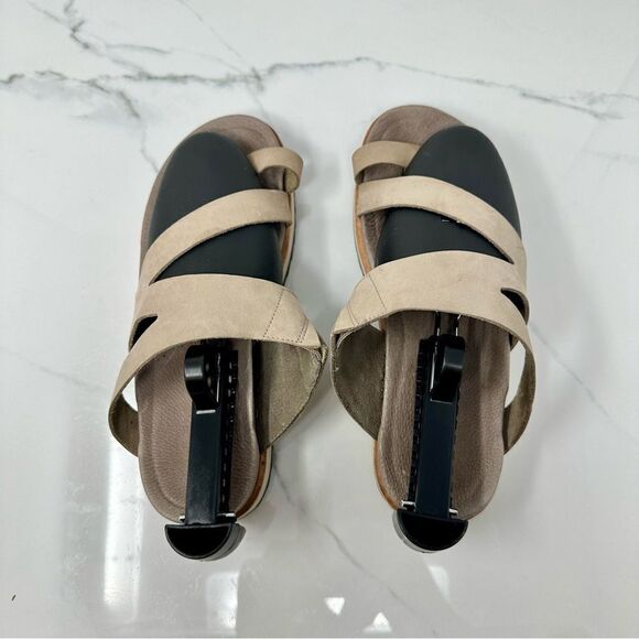 Merrell Moon Sandals- Size 6 - Picture 8 of 14